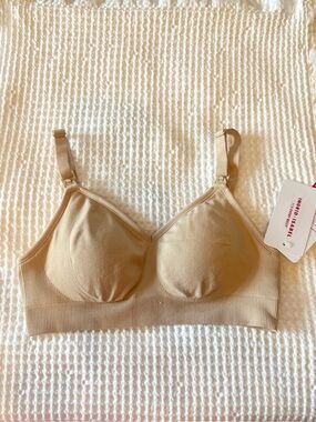 NWT Ingrid & Isabel Seamless Nursing Bra